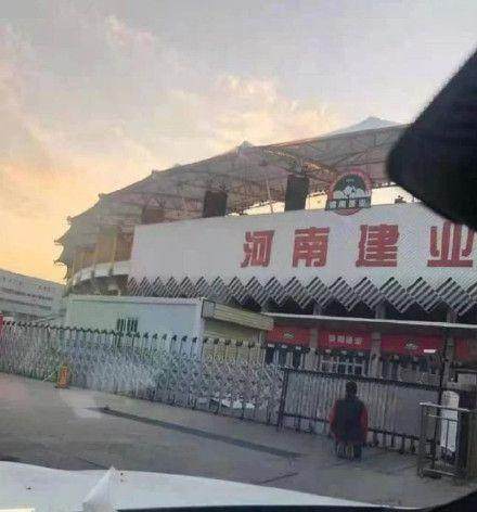 开云数字工具-建业球迷下跪抗议更名 胡葆森：养多年不能随你姓
